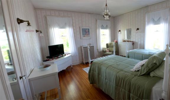Bayside Bed And Breakfast Евърет Стая снимка